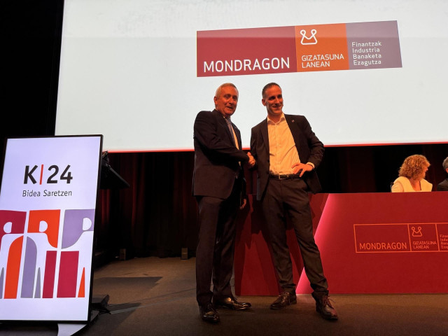 El futuro presidente de Mondragon, Pello Rodríguez, con Iñigo Ucín que abandonará la presidencia este mes