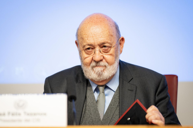 Archivo - El presidente del CIS, José Félix Tezanos, inaugura la mesa 'Sondeos de opinión pública y encuestas preelectorales', en la Facultad de Ciencias de la Información de la Universidad Complutense, a 11 de enero de 2024, en Madrid (España)