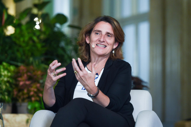 La vicepresidenta tercera y ministra para la Transición Ecológica y el Reto Demográfico, Teresa Ribera, durante la inauguración del refugio climático del Círculo de Bellas Artes, a 17 de julio de 2024, en Madrid (España). En el marco del refugio climático