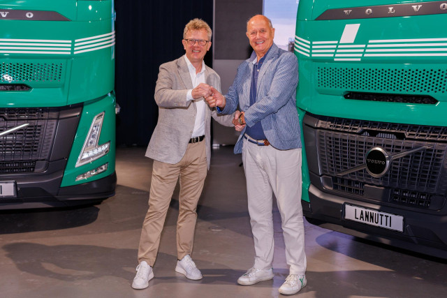Roger Alm, presidente de Volvo Trucks, y Valter Lannutti, director ejecutivo de Lannutti Group