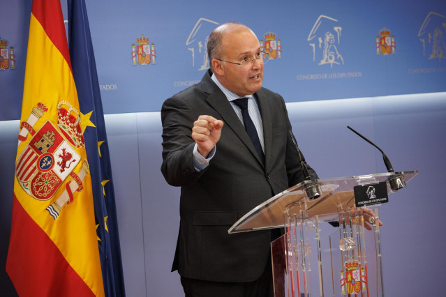 El portavoz del PP en el Congreso, Miguel Tellado, durante una rueda de prensa en el Congreso de los Diputados, a 16 de julio de 2024, en Madrid (España).