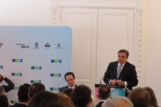 El vicepresidente de la Comisión Europea, Margaritis Schinas, en los cursos de verano de la UPV/EHU