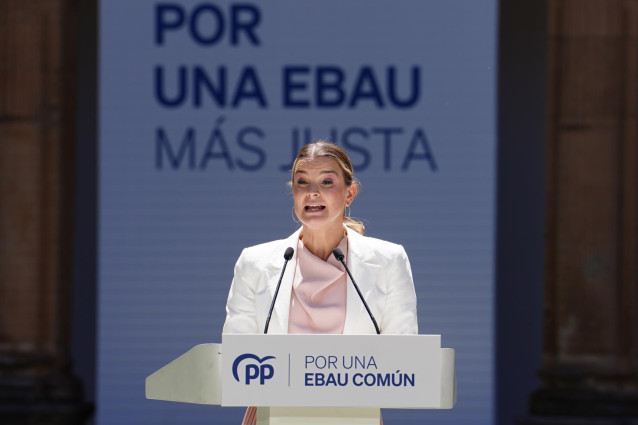 La presidenta del Govern balear, Marga Prohens, interviene durante una reunión para abordar la EBAU única, a 1 de julio de 2024, en Salamanca, Castilla y León (España). Las comunidades autónomas del Partido Popular han mantenido un encuentro para abordar