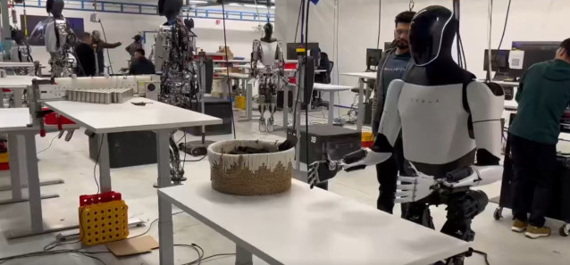 Archivo - El robot humanoide Optimus Gen 2
