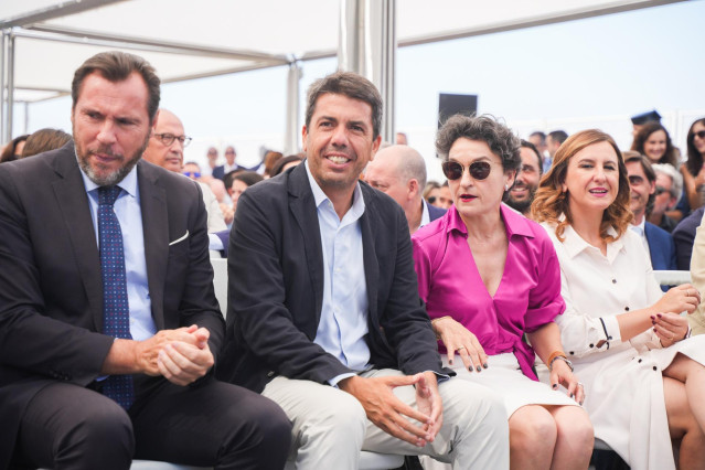 El ministro de Transportes y Movilidad Sostenible, Óscar Puente; el president de la Generalitat, Carlos Mazón; la presidenta de la APV, Mar Chao, y la alcaldesa, María José Catalá, durante la inauguración de la autopista ferroviaria Valencia-Madrid