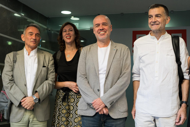 (I-D) El portavoz parlamentario de IU, Enrique Santiago; la responsable de Organización de IU, Eva García Sempere; el secretario general de CCOO, Unai Sordo y el coordinador federal de Izquierda Unida, Antonio Maíllo, a 22 de julio, en Madrid (España).