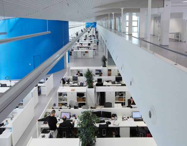 Archivo - Un 49,2% de los ingresos procedió de contratos con más de 200 empresas de sectores como el aeronáutico, la salud o el hidrógeno.