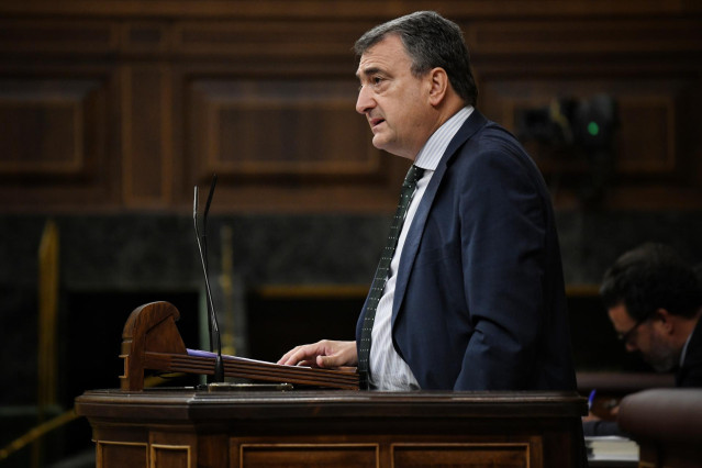 El portavoz del PNV en el Congreso, Aitor Esteban, durante una sesión plenaria, en el Congreso de los Diputados, a 25 de junio de 2024, en Madrid (España).