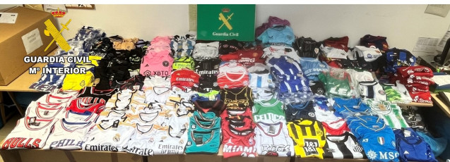 Archivo - Falsificaciones de camisetas