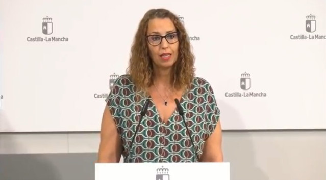 La consejera de Igualdad, Sara Simón, durante la rueda de prensa en el Palacio de Fuensalida.