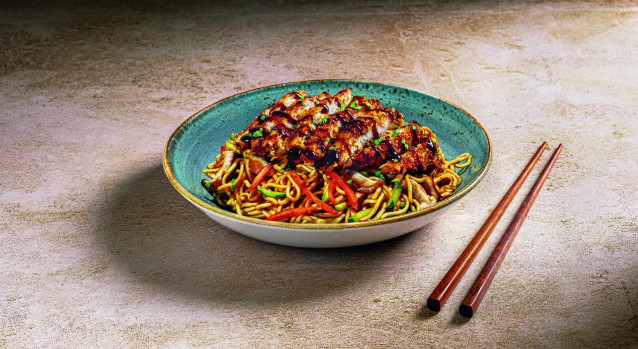 Archivo - Plato de noodles de Udon Asian Food