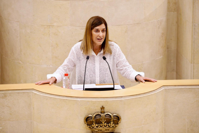 La presidenta de Cantabria, María José Sáenz de Buruaga, en el Debate del Estado de la Región