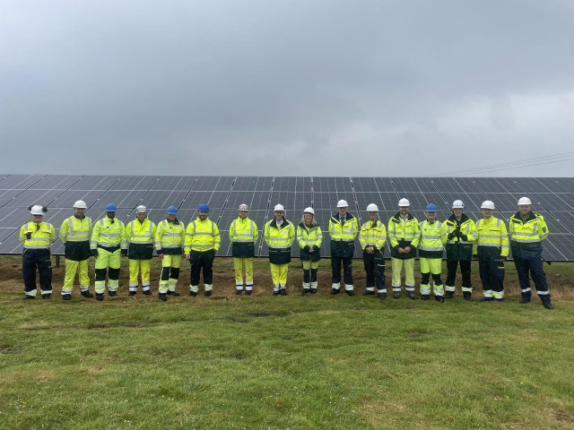 Exolum inaugura su nueva planta fotovoltaica en Misterton, Reino Unido, y construirá otras dos en España.