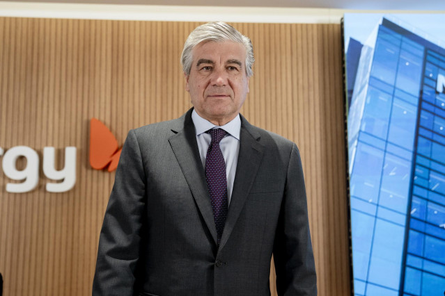 El presidente de Naturgy, Francisco Reynés, posa a su llegada a una rueda de prensa para presentar los resultados del primer semestre del año de la compañía, a 23 de julio de 2024, en Madrid (España). Naturgy obtuvo un beneficio neto de 1.043 millones de