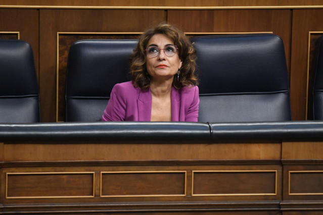 La vicepresidenta primera y ministra de Hacienda, María Jesús Montero, durante una sesión plenaria extraordinaria, en el Congreso de los Diputados, a 23 de julio de 2024, en Madrid (España). El Pleno del Congreso elige hoy, 23 de julio, a los diez nuevos