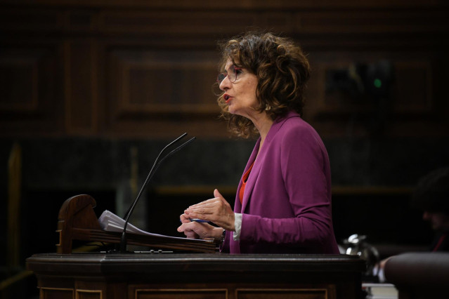 La vicepresidenta primera y ministra de Hacienda, María Jesús Montero, durante una sesión plenaria extraordinaria, en el Congreso de los Diputados, a 23 de julio de 2024, en Madrid (España). El Pleno del Congreso elige hoy, 23 de julio, a los diez nuevos