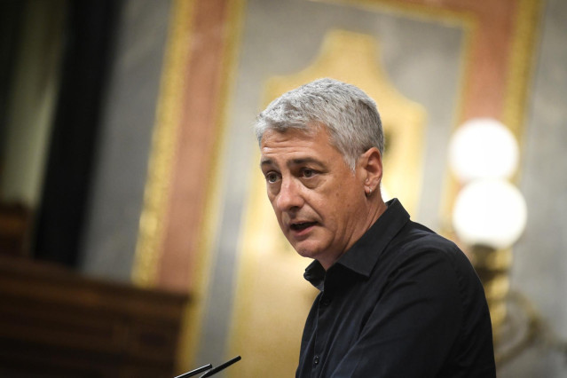 El diputado de EH Bildu, Oskar Matute, durante una sesión plenaria extraordinaria, en el Congreso de los Diputados, a 23 de julio de 2024, en Madrid (España). El Pleno del Congreso elige hoy, 23 de julio, a los diez nuevos vocales del Consejo General del