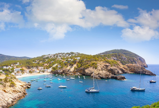 Imagen de costa con hoteles