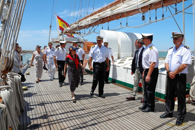 Magarita Robles a bordo de Elcano.