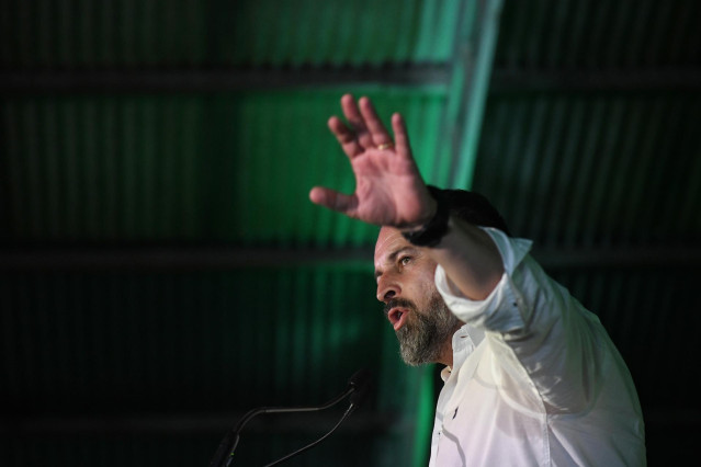 Archivo - El presidente de Vox, Santiago Abascal, interviene en una reunión con los representantes de Solidaridad, en Leganés , a 16 de julio de 2023, Madrid (España). El sindicato Solidaridad y Vox celebran este encuentro de cara a las próximas eleccione