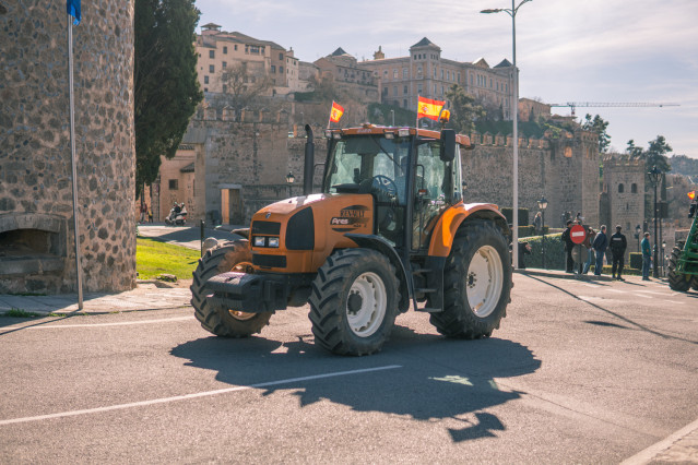 Archivo - Un tractor
