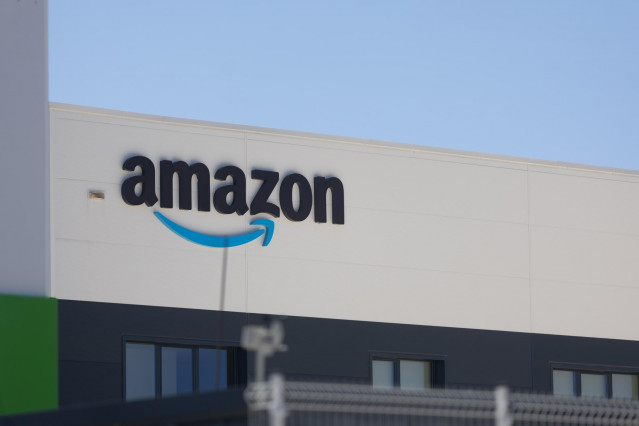 Un centro logístico de Amazon (archivo)