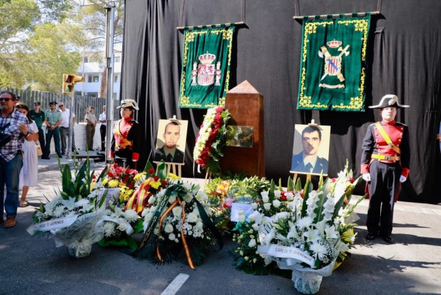 Archivo - Homenaje a los dos guardias civiles asesinados por ETA en 2009 en Palmanova.