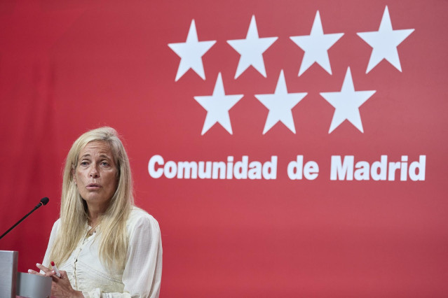 La consejera de Economía, Hacienda y Empleo, Rocío Albert, ofrece una rueda de prensa tras la reunión del Consejo de Gobierno de la Comunidad de Madrid, en la Real Casa de Correos, a 17 de julio de 2024, en Madrid (España). El Consejo de Gobierno de la Co