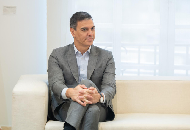 El presidente del Gobierno, Pedro Sánchez, durante una reuión con la presidenta del Banco Europeo de Inversiones, en el Palacio de la Moncloa, a 29 de julio de 2024, en Madrid (España).