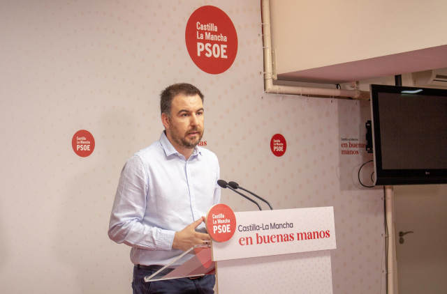 Archivo - El portavoz de Empleo y Agricultura del grupo socialista en las Cortes de Castilla-La Mancha, Antonio Sánchez Requena, en una foto de archivo