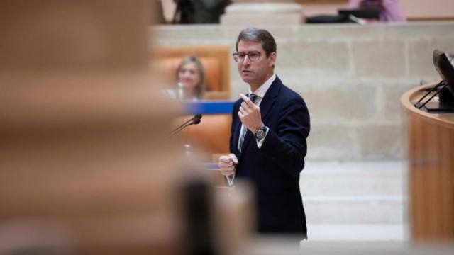 Archivo - El presidente del Gobierno riojano, Gonzalo Capellán, en un pleno parlamentario