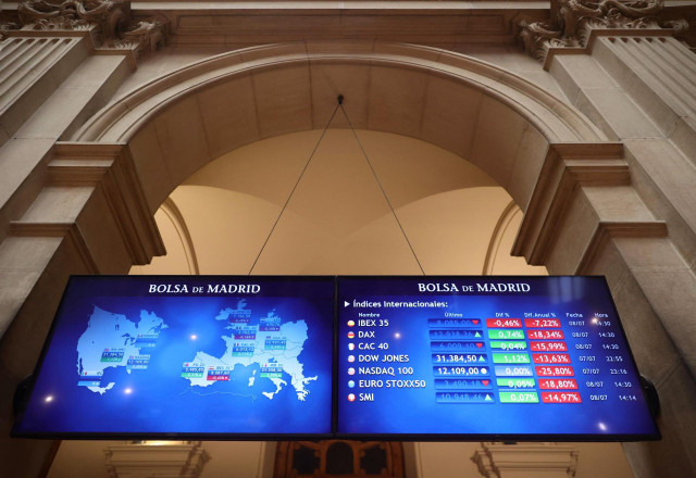 Archivo - Paneles del Palacio de la Bolsa, a 8 de julio de 2022, en Madrid (España).