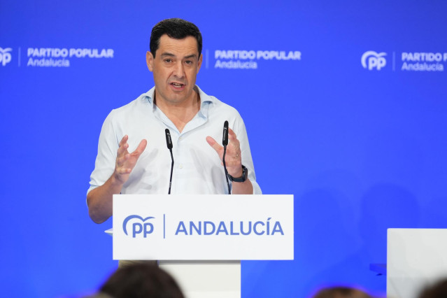El presidente del Partido Popular Andaluz (PP-A) y de la Junta de Andalucía, Juanma Moreno interviene en el Comité, a 30 de julio de 2024, en Sevilla, Andalucía (España). El presidente del Partido Popular Andaluz (PP-A) y de la Junta de Andalucía, Juanma