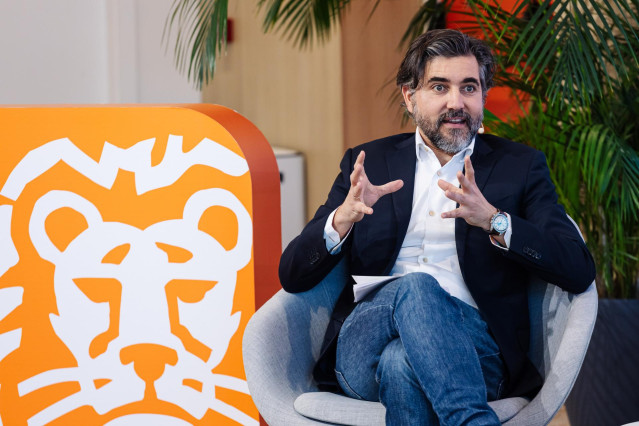 Archivo - El CEO de ING, Ignacio Juliá, durante una mesa redonda, en la sede de ING, a 23 de abril de 2024, en Madrid (España).