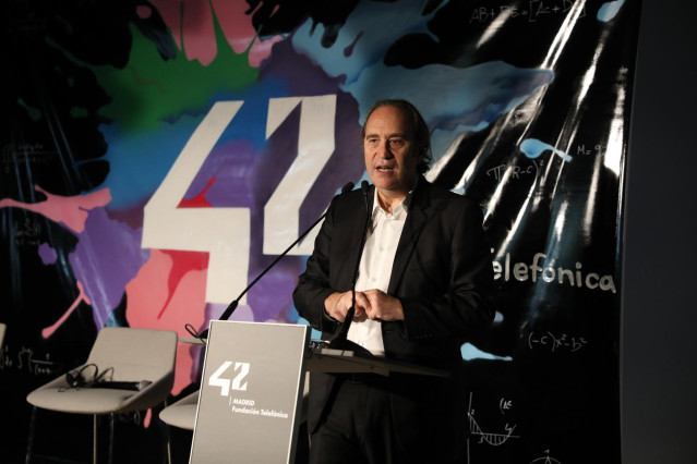 Archivo - El cofundador de 42 y Grupo Iliad/ Free, Xavier Niel durante su intervención en el acto inaugural de 42 Madrid, la nueva escuela de programación de la Fundación Telefónica, en Madrid, a 26 de septiembre de 2019.