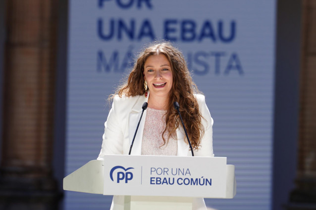 Archivo - La vicesecretaria de Sanidad y Educación del PP, Ester Muñoz, interviene durante una reunión para abordar la EBAU única, a 1 de julio de 2024, en Salamanca, Castilla y León (España)