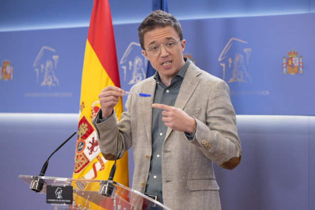 Archivo - El portavoz de Sumar en el Congreso, Íñigo Errejón, durante una rueda de prensa anterior a la Junta de Portavoces, en el Congreso de los Diputados, a 19 de marzo de 2024, en Madrid (España).