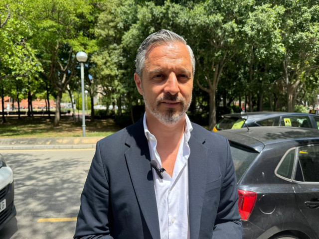 Archivo - El vicesecretario de Economía del Partido Popular, Juan Bravo, en una visita en Barcelona
