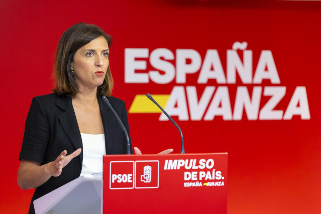 Archivo - La portavoz del PSOE, Esther Peña, en una rueda de prensa en la sede del PSOE en Ferraz