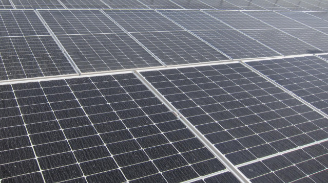 Archivo - El proyecto empresarial de reciclaje de paneles fotovoltaicos en Albalate del Arzobispo (Teruel) es declarado de interés autonómico.