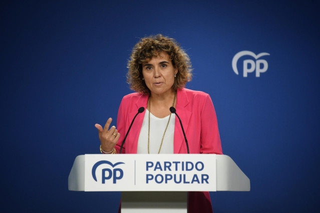 La portavoz del PP en el Parlamento Europeo, Dolors Montserrat, ofrece una rueda de prensa, en la sede del PP, a 5 de agosto de 2024, en Madrid (España).