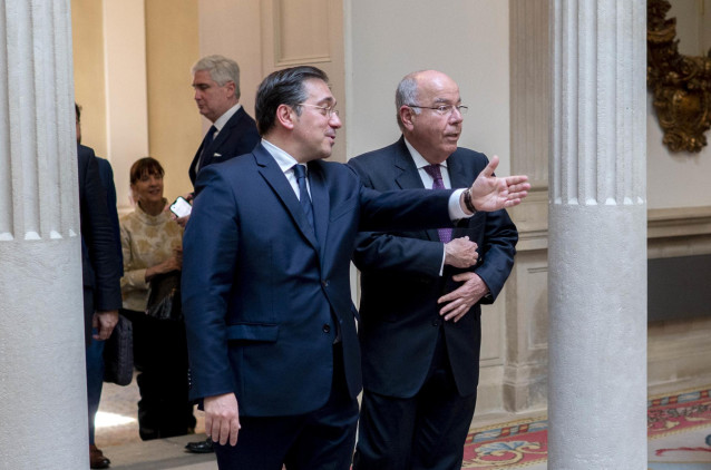 Archivo - El ministro de Asuntos Exteriores, Unión Europea y Cooperación, José Manuel Albares (i), mantiene un encuentro con el ministro de Relaciones Exteriores brasileño, Mauro Vieira (d), en el Palacio de Viana, a 26 de abril de 2023, en Madrid (España