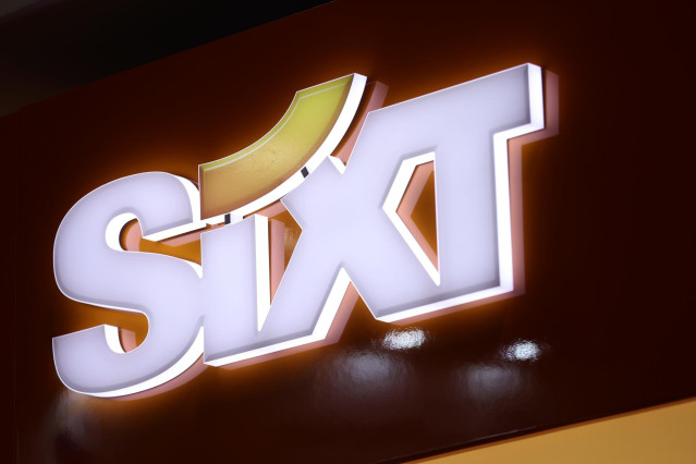Archivo - Estand de Sixt en la tercera jornada de la 42ª edición de la Feria Internacional del Turismo, Fitur 2022, en Ifema Madrid, a 21 de enero de 2022, en Madrid (España).