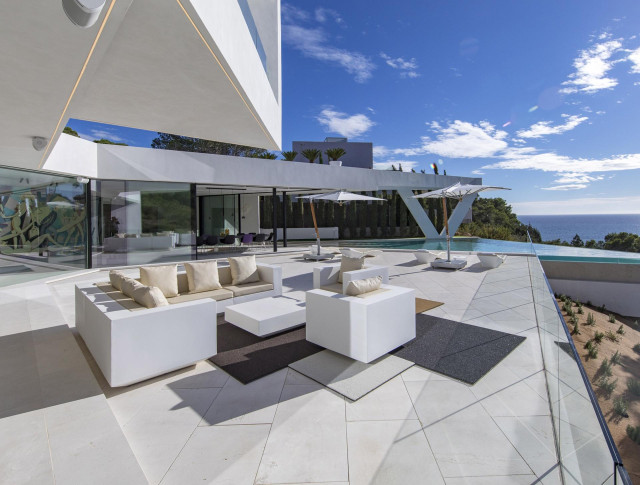Archivo - Las viviendas con precios superiores al percentil 90 en España superan los 750.000 euros, según Idealista.