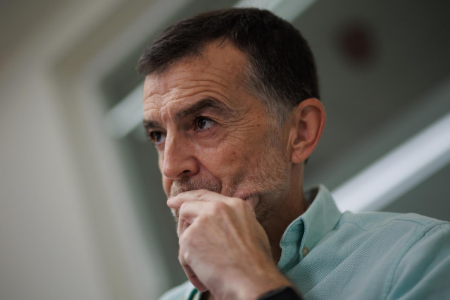 El coordinador federal de IU, Antonio Maíllo, durante una entrevista para Europa Press, en la sede de la agencia, a 7 de agosto de 2024, en Madrid (España).