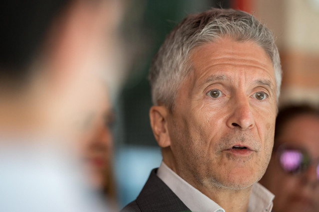 El ministro del Interior, Fernando Grande-Marlaska, atiende a medios