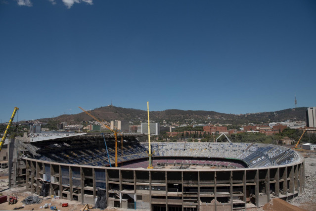 Archivo - El Spotify Camp Nou durante las obras para su remodelación, a 4 de agosto de 2023, en Barcelona, Catalunya (España). La remodelación del estadio es parte del proyecto del 'Espai Barça'. El nuevo Spotify Camp Nou es el protagonista de este plan.