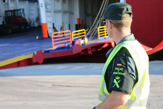Agente de Fiscal y Fronteras de la Guardia Civil.