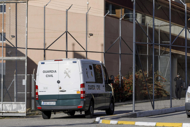 Archivo - Un furgón de la Guardia Civil entra a la cárcel de Segovia, a 4 de noviembre de 2021