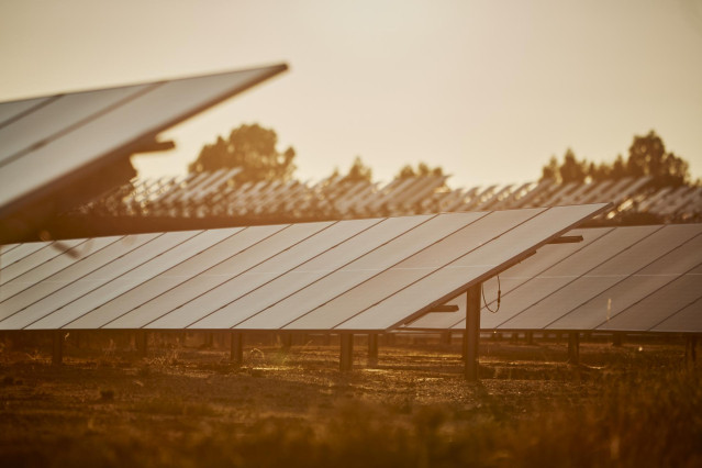 Archivo - El parque solar de Vilardevós, a 21 de junio de 2023, en Vilardevós, Ourense, Galicia (España). Un informe elaborado por Data Centre World, la feria especializada en centros de datos de Madrid Tech Show, y la Asociación Española de Data Centers